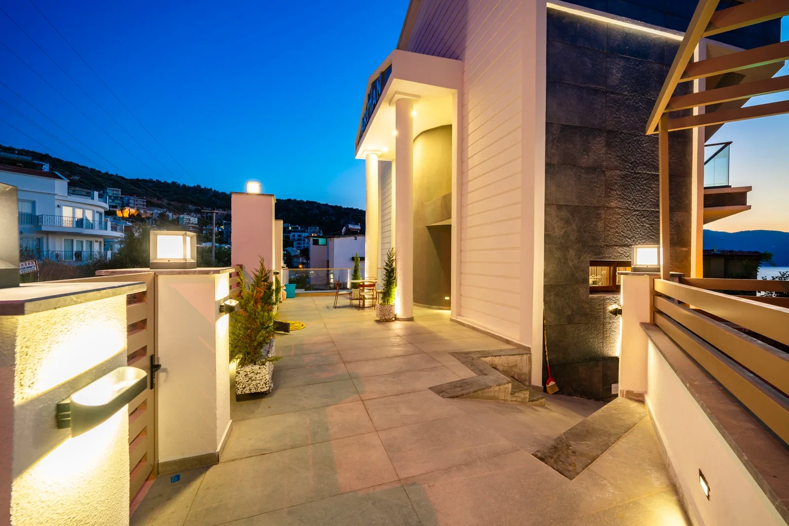Kalkan’da Merkeze Yakın, Özel Havuzlu, 5 Yatak Odalı, Lüks Villa