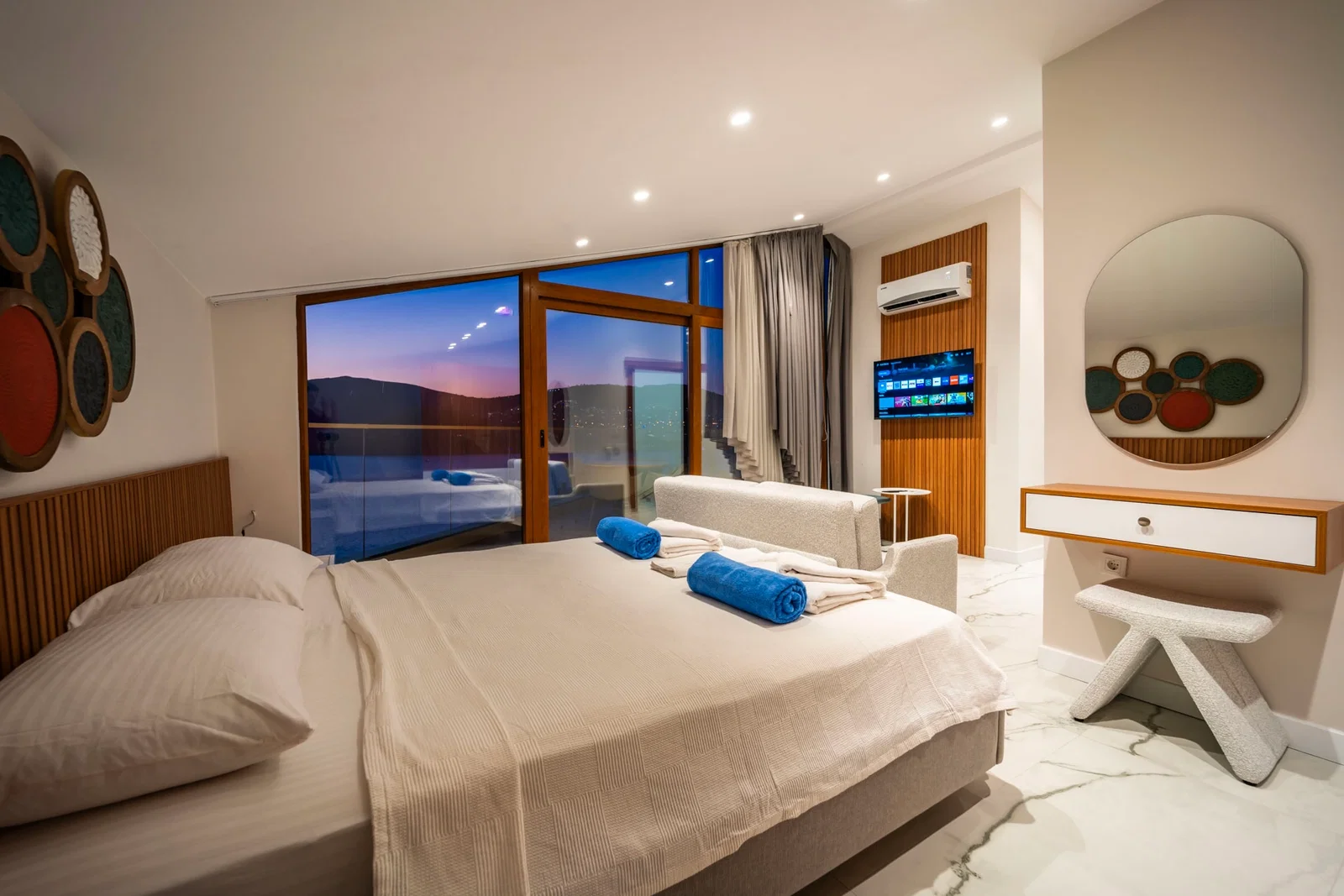 Kalkan’da Merkeze Yakın, Özel Havuzlu, 5 Yatak Odalı, Lüks Villa