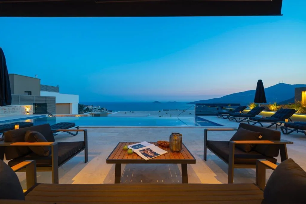 Kalkan’da Deniz Manzaralı, Isıtmalı Havuzlu, 5 Yatak Odalı, Lüks Villa
