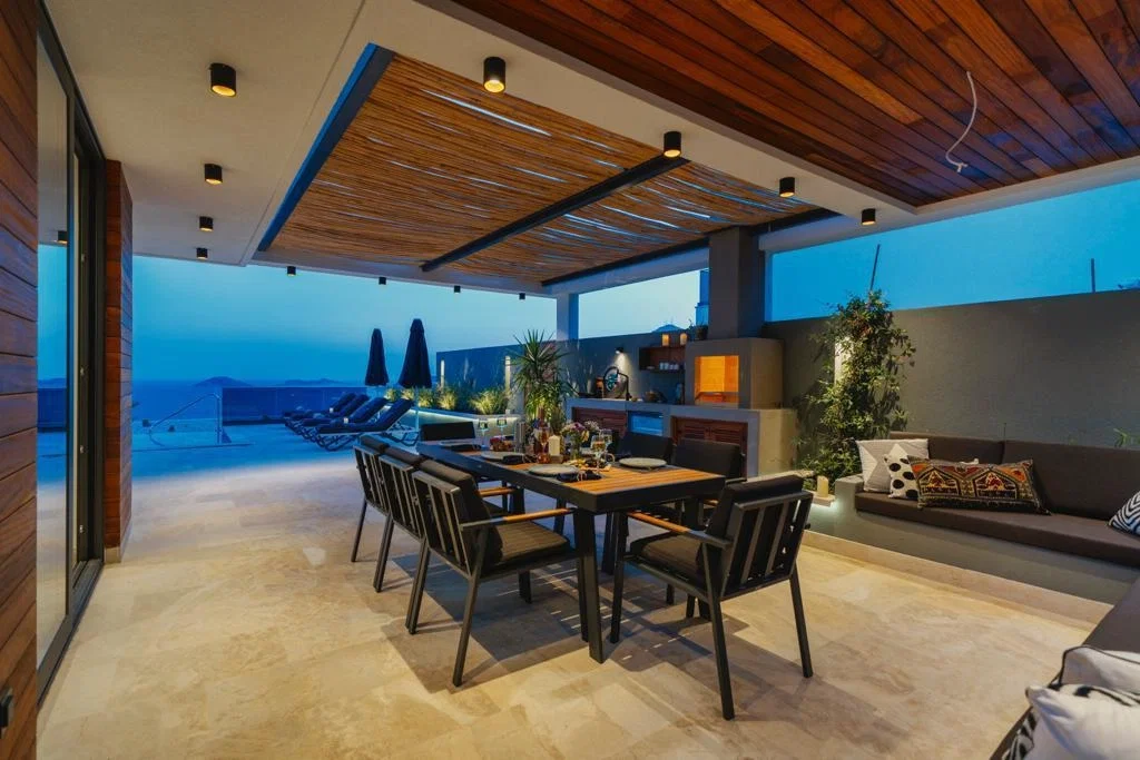 Kalkan’da Deniz Manzaralı, Isıtmalı Havuzlu, 5 Yatak Odalı, Lüks Villa