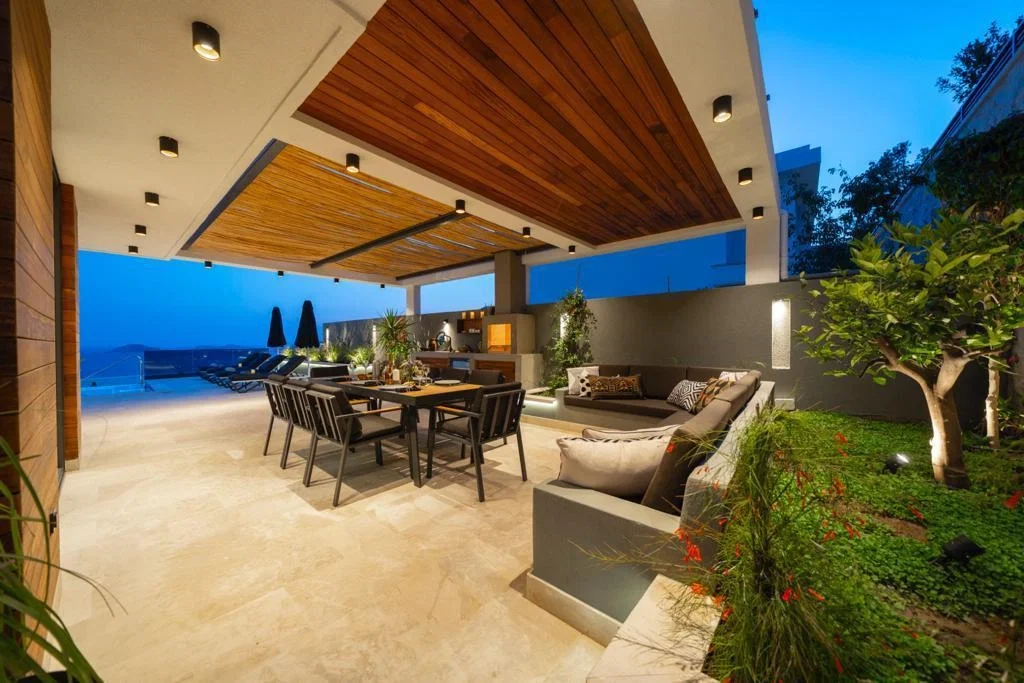 Kalkan’da Deniz Manzaralı, Isıtmalı Havuzlu, 5 Yatak Odalı, Lüks Villa