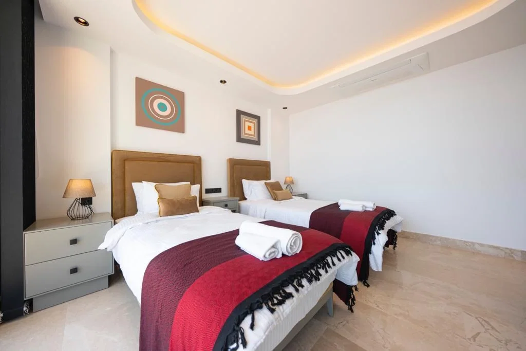 Kalkan’da Deniz Manzaralı, Isıtmalı Havuzlu, 5 Yatak Odalı, Lüks Villa