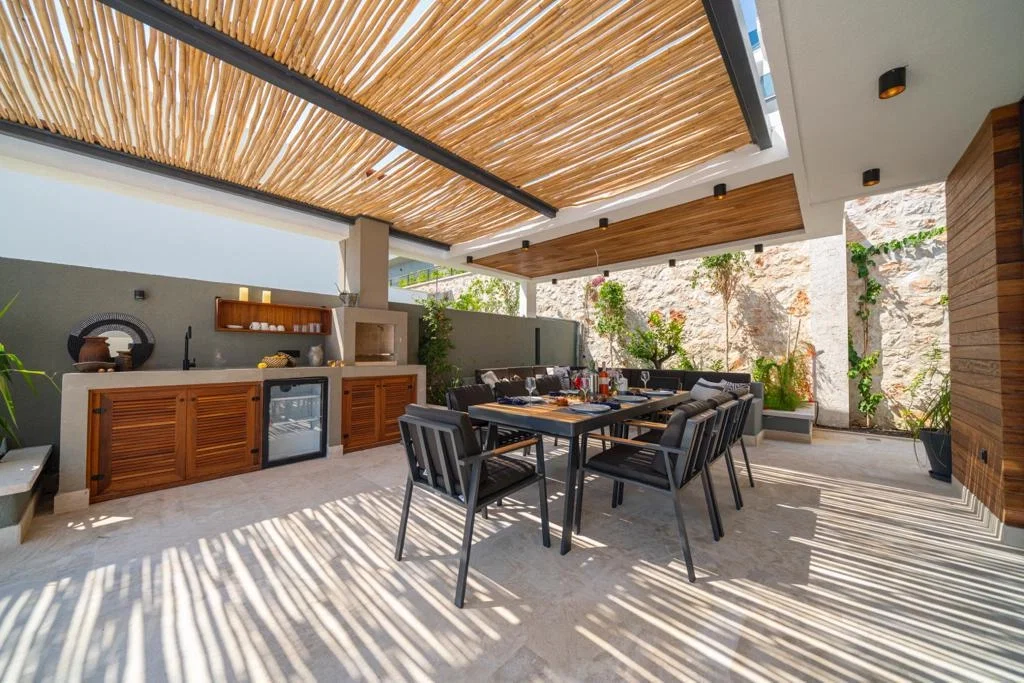 Kalkan’da Deniz Manzaralı, Isıtmalı Havuzlu, 5 Yatak Odalı, Lüks Villa