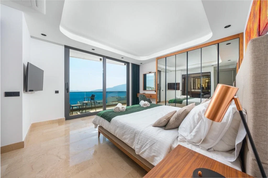 Kalkan’da Deniz Manzaralı, Isıtmalı Havuzlu, 5 Yatak Odalı, Lüks Villa