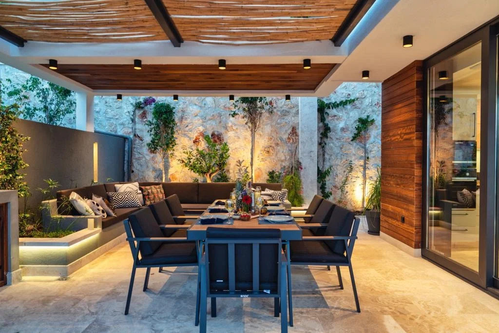 Kalkan’da Deniz Manzaralı, Isıtmalı Havuzlu, 5 Yatak Odalı, Lüks Villa
