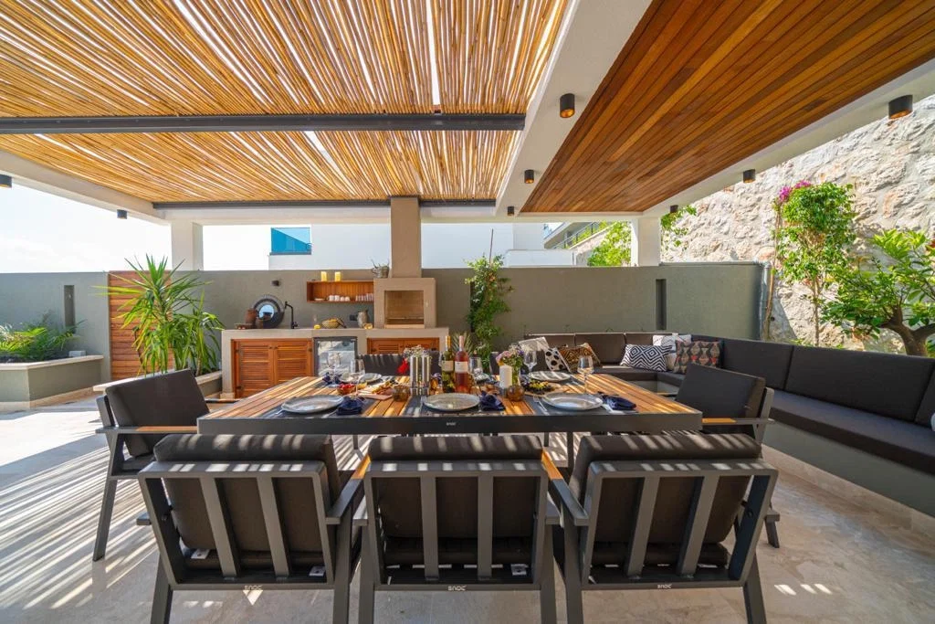 Kalkan’da Deniz Manzaralı, Isıtmalı Havuzlu, 5 Yatak Odalı, Lüks Villa