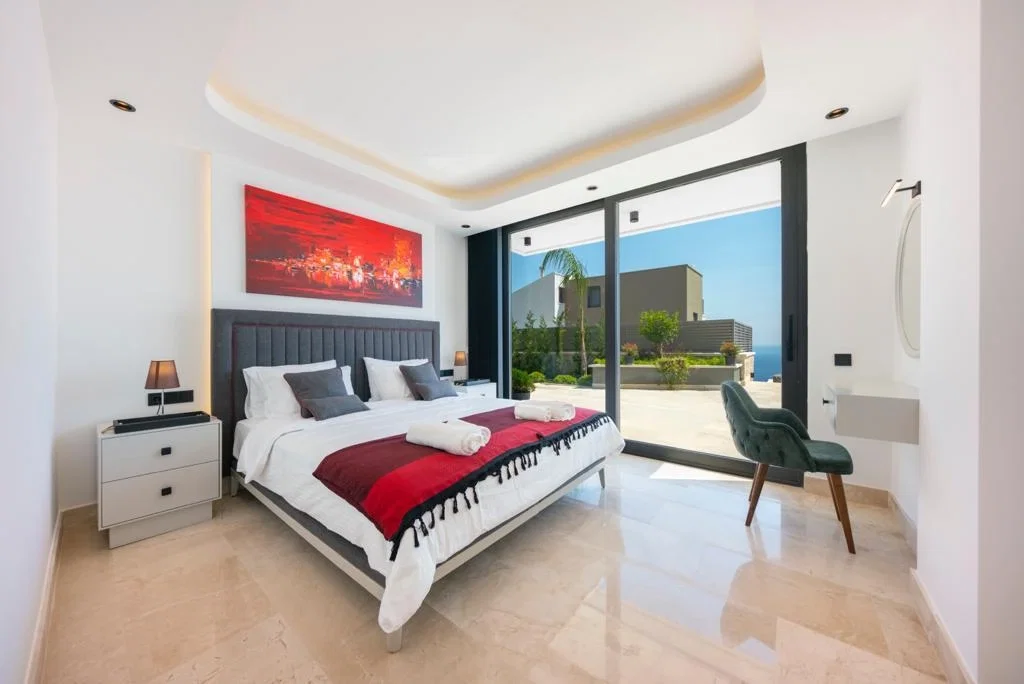 Kalkan’da Deniz Manzaralı, Isıtmalı Havuzlu, 5 Yatak Odalı, Lüks Villa
