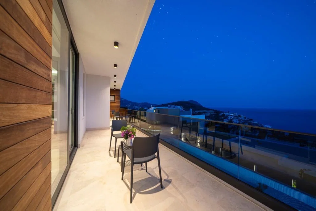 Kalkan’da Deniz Manzaralı, Isıtmalı Havuzlu, 5 Yatak Odalı, Lüks Villa