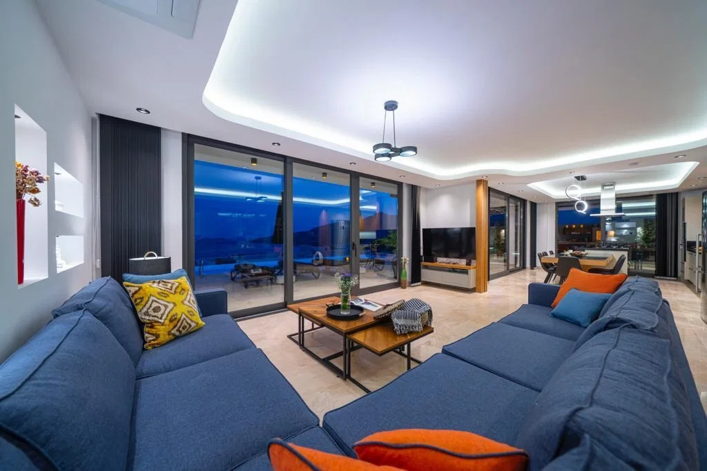 Kalkan’da Deniz Manzaralı, Isıtmalı Havuzlu, 5 Yatak Odalı, Lüks Villa