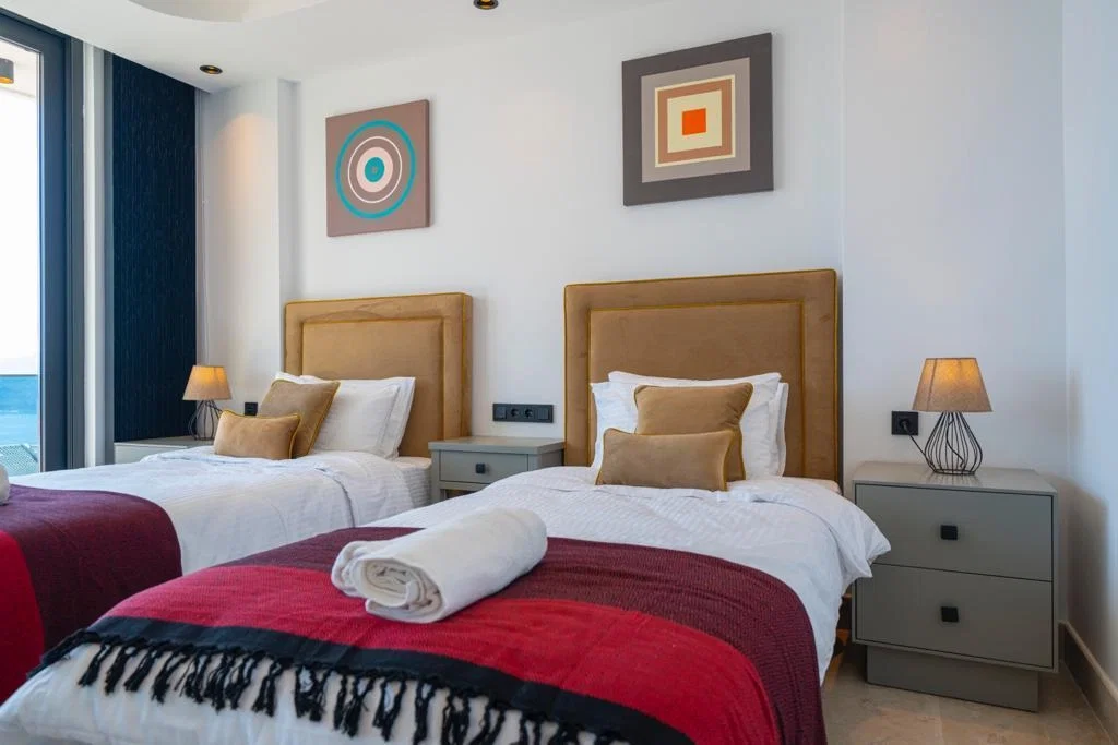 Kalkan’da Deniz Manzaralı, Isıtmalı Havuzlu, 5 Yatak Odalı, Lüks Villa