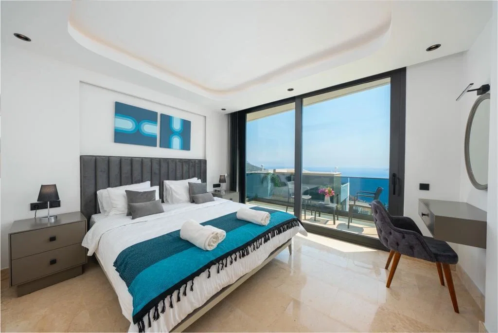 Kalkan’da Deniz Manzaralı, Isıtmalı Havuzlu, 5 Yatak Odalı, Lüks Villa