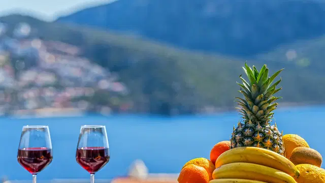 4 Kişilik Isıtmalı Havuzlu Ekonomik Villa, Kalkan’da Deniz Manzaralı