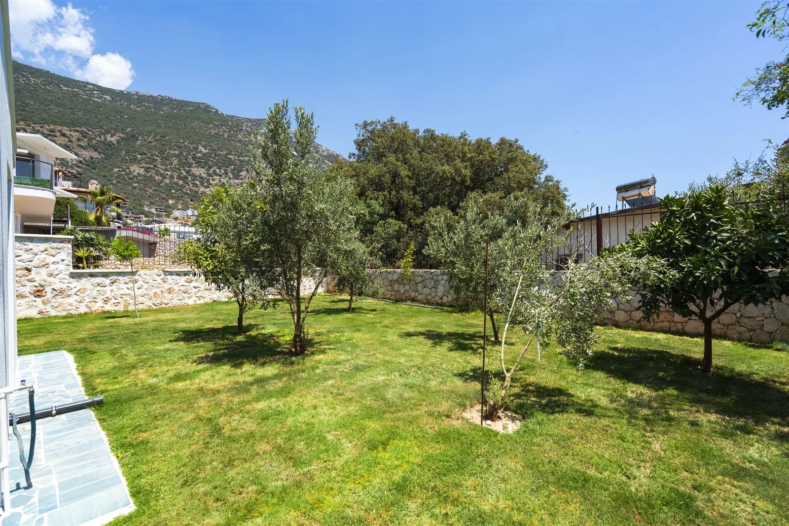 Kalkan’da Merkeze Yakın, Çocuk Havuzlu, 4 Yatak Odalı, Lüks Villa