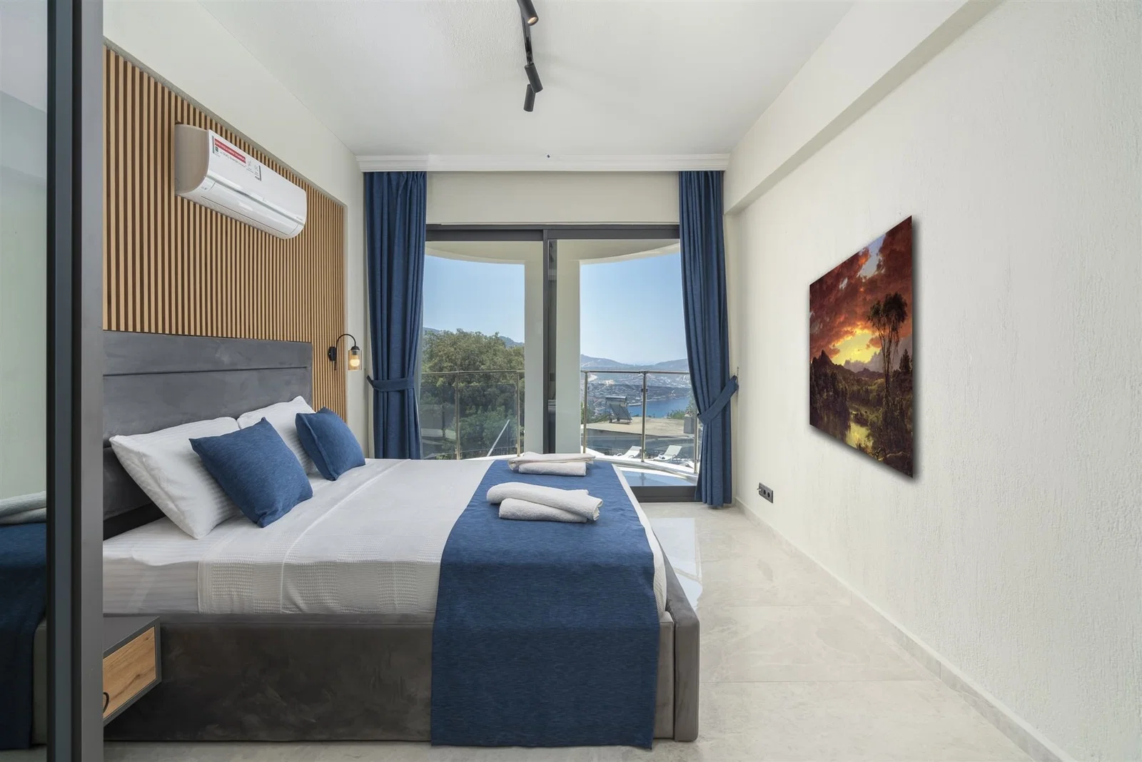 Kalkan’da Merkeze Yakın, Çocuk Havuzlu, 4 Yatak Odalı, Lüks Villa