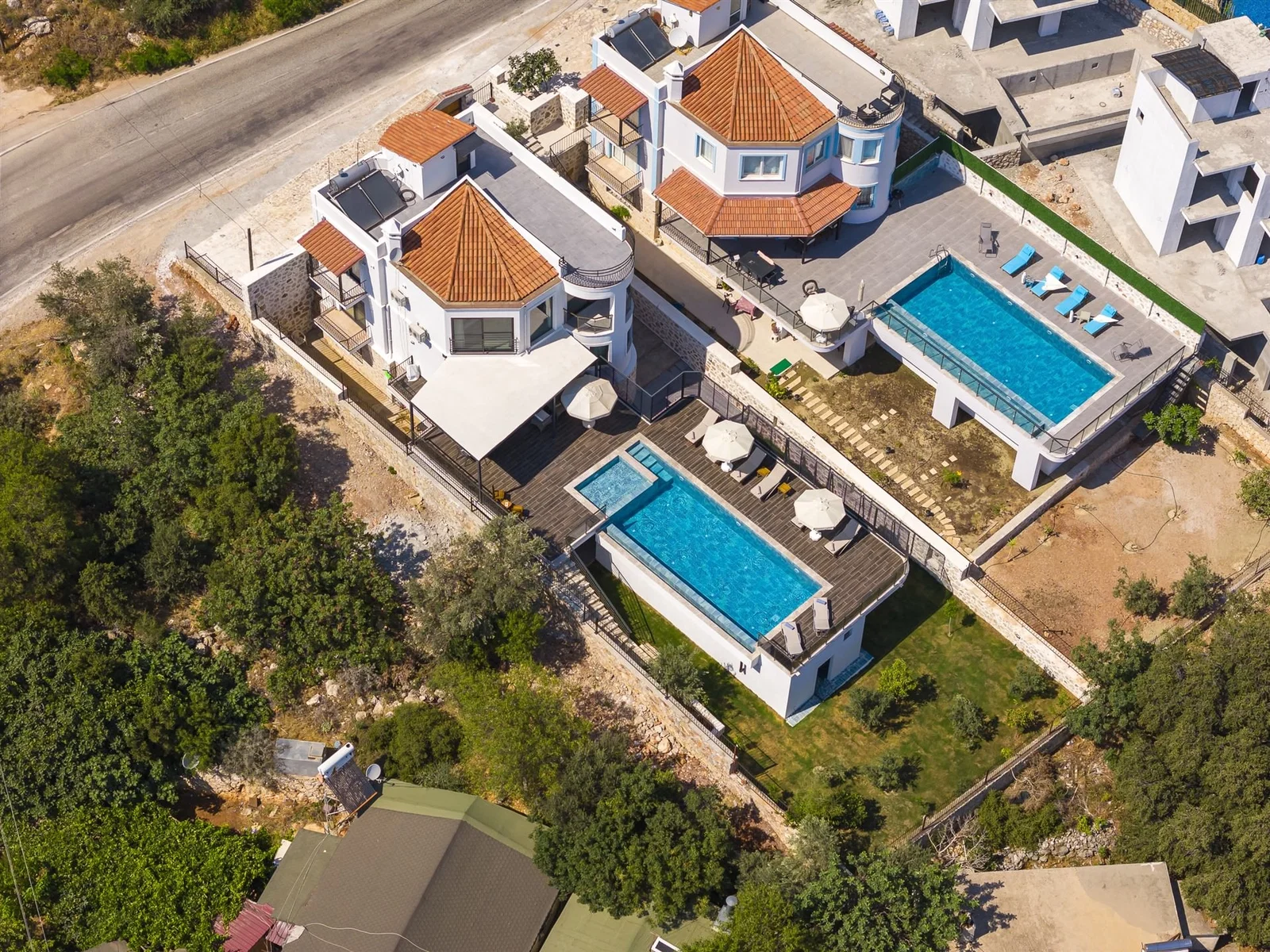 Kalkan’da Merkeze Yakın, Çocuk Havuzlu, 4 Yatak Odalı, Lüks Villa