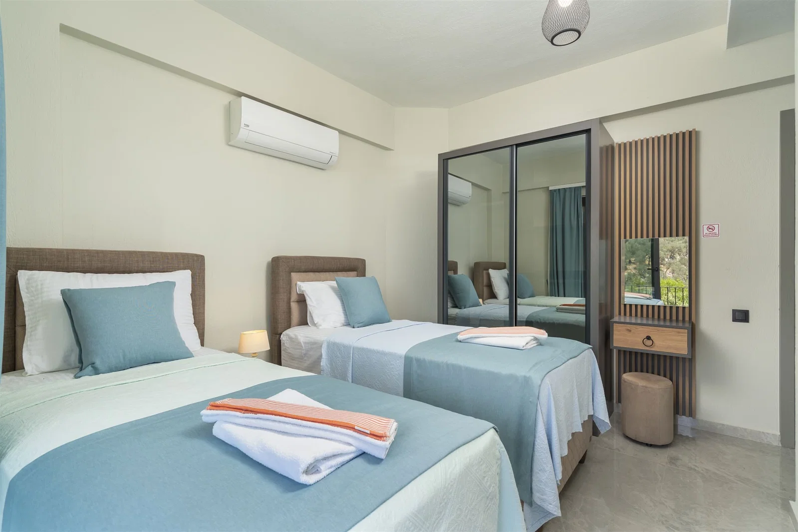 Kalkan’da Merkeze Yakın, Çocuk Havuzlu, 4 Yatak Odalı, Lüks Villa