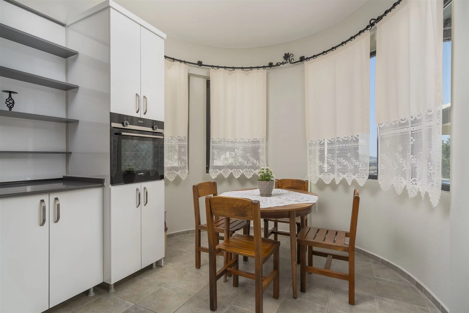 Kalkan’da Merkeze Yakın, Çocuk Havuzlu, 4 Yatak Odalı, Lüks Villa