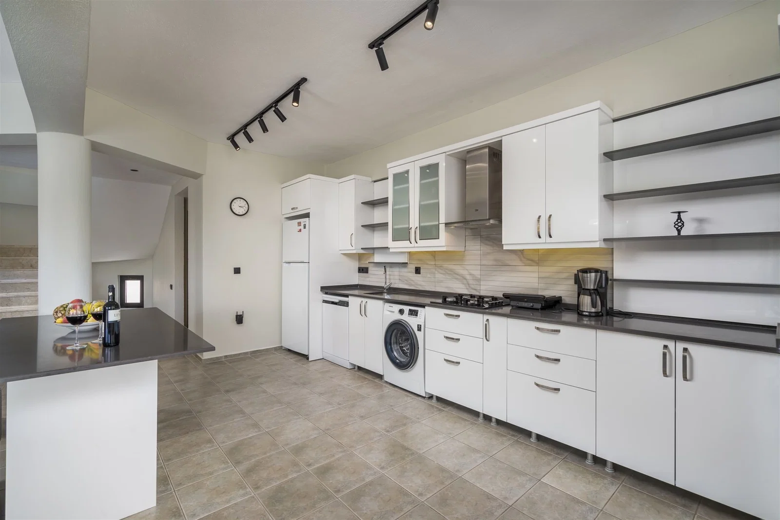 Kalkan’da Merkeze Yakın, Çocuk Havuzlu, 4 Yatak Odalı, Lüks Villa