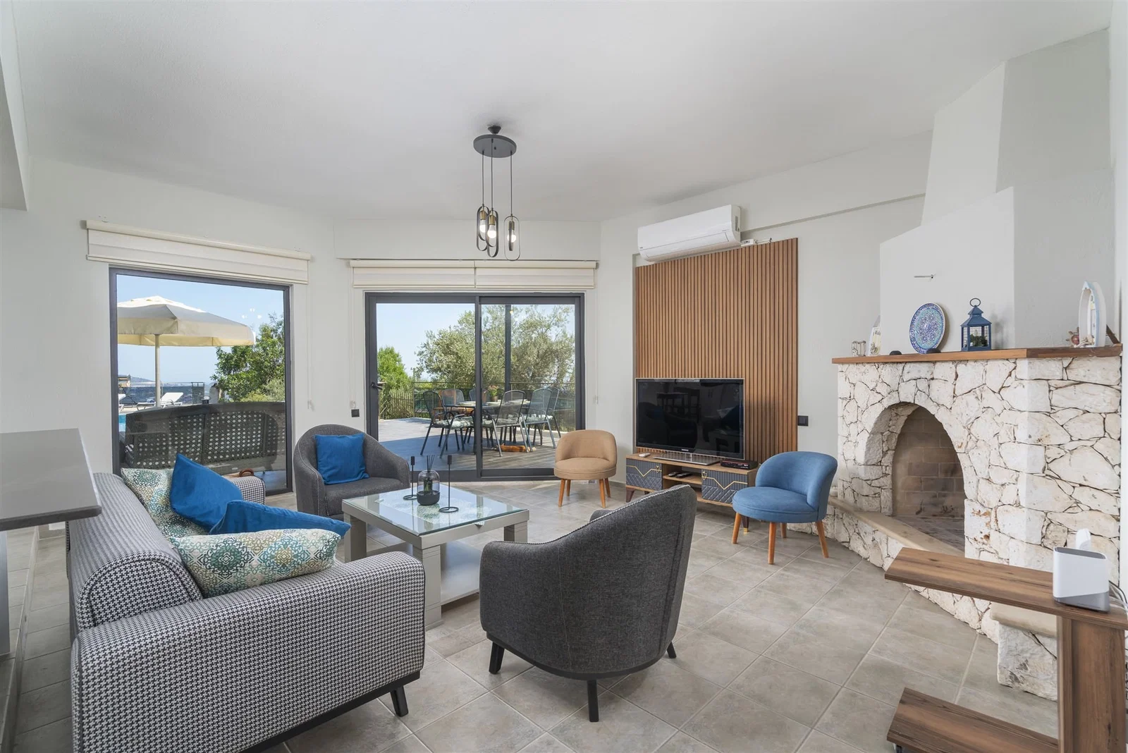 Kalkan’da Merkeze Yakın, Çocuk Havuzlu, 4 Yatak Odalı, Lüks Villa
