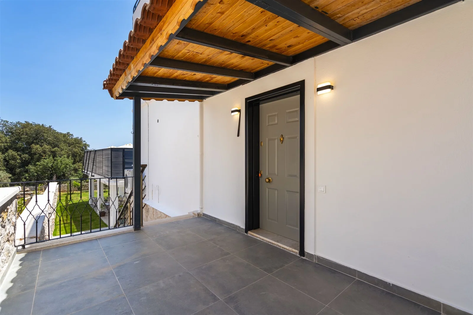Kalkan’da Merkeze Yakın, Çocuk Havuzlu, 4 Yatak Odalı, Lüks Villa