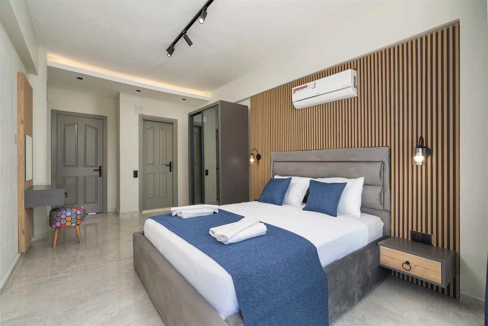 Kalkan’da Merkeze Yakın, Çocuk Havuzlu, 4 Yatak Odalı, Lüks Villa
