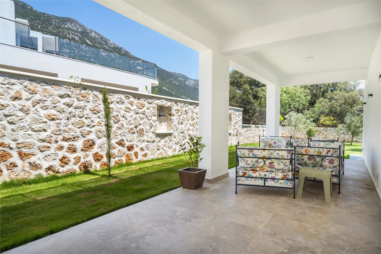 Kalkan’da Merkeze Yakın, Çocuk Havuzlu, 4 Yatak Odalı, Lüks Villa
