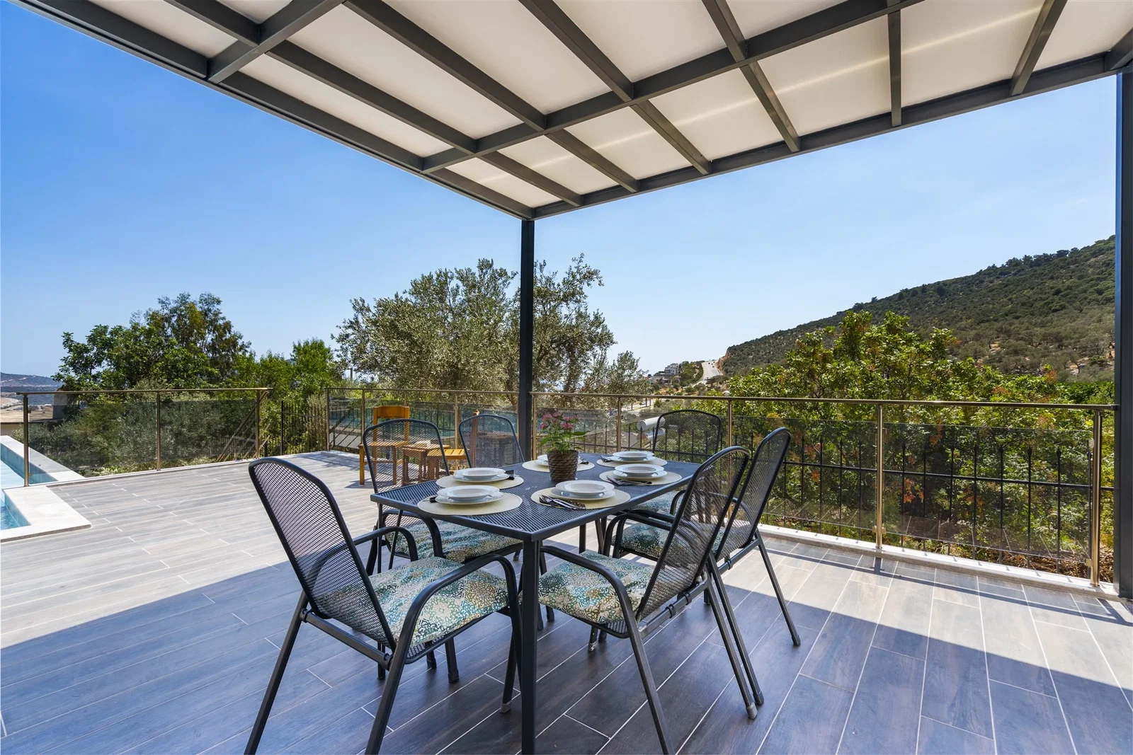 Kalkan’da Merkeze Yakın, Çocuk Havuzlu, 4 Yatak Odalı, Lüks Villa
