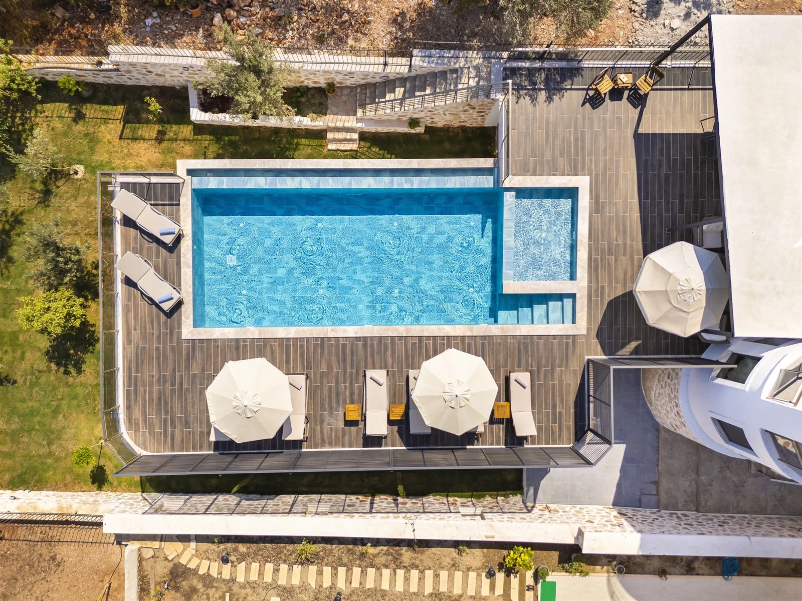 Kalkan’da Merkeze Yakın, Çocuk Havuzlu, 4 Yatak Odalı, Lüks Villa