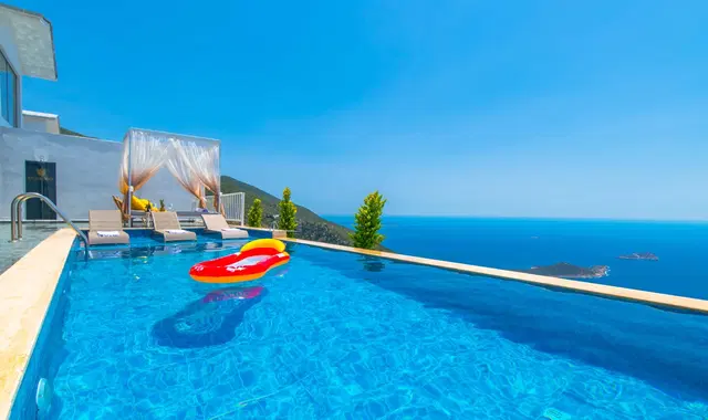 Kalkan’da Balayı Çiftlerine Uygun, Sonsuzluk Havuzlu, 3 Yatak Odalı Villa