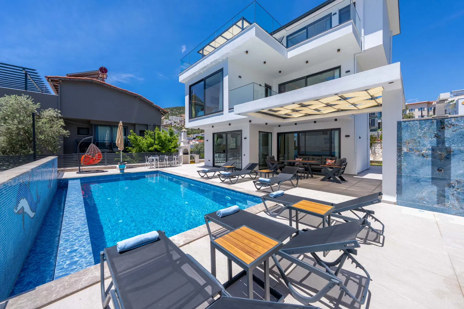 Kalkan’da jakuzili kiralık villa