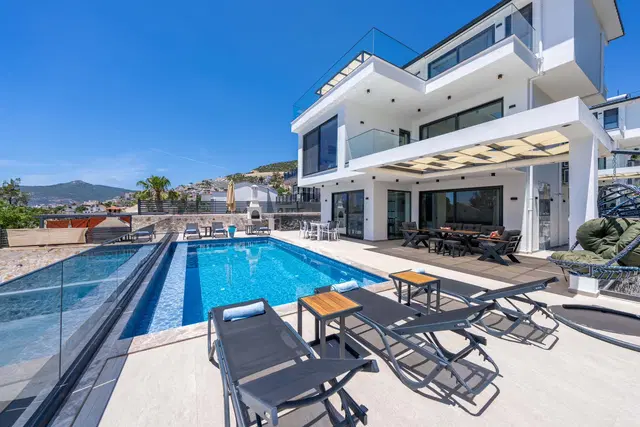 6 Kişilik Özel Havuzlu Lüks Villa, Kalkan’da Merkeze Yakın