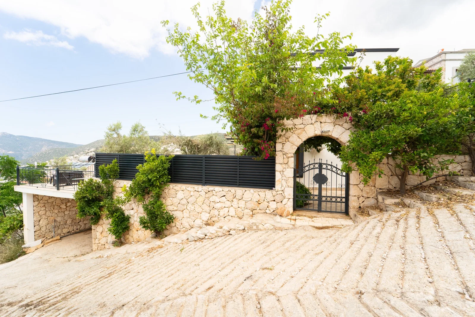 Kalkan’da Deniz Manzaralı, Özel Havuzlu, 4 Yatak Odalı, Kiralık Villa