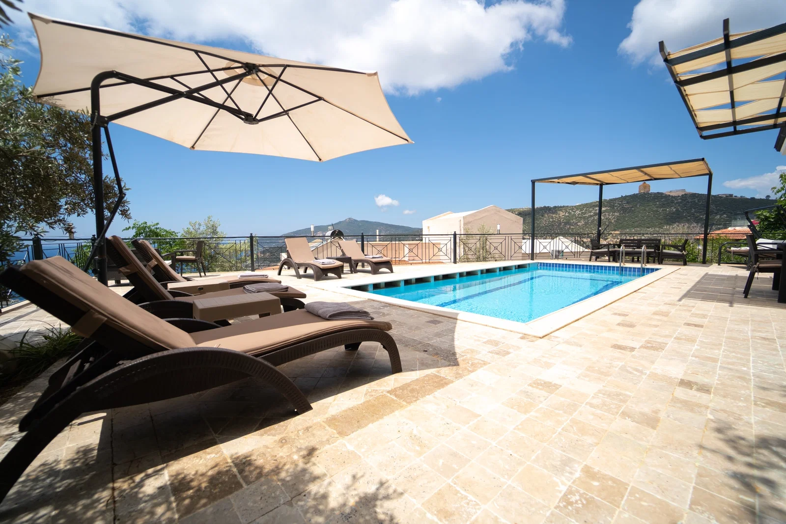 Kalkan’da Deniz Manzaralı, Özel Havuzlu, 4 Yatak Odalı, Kiralık Villa