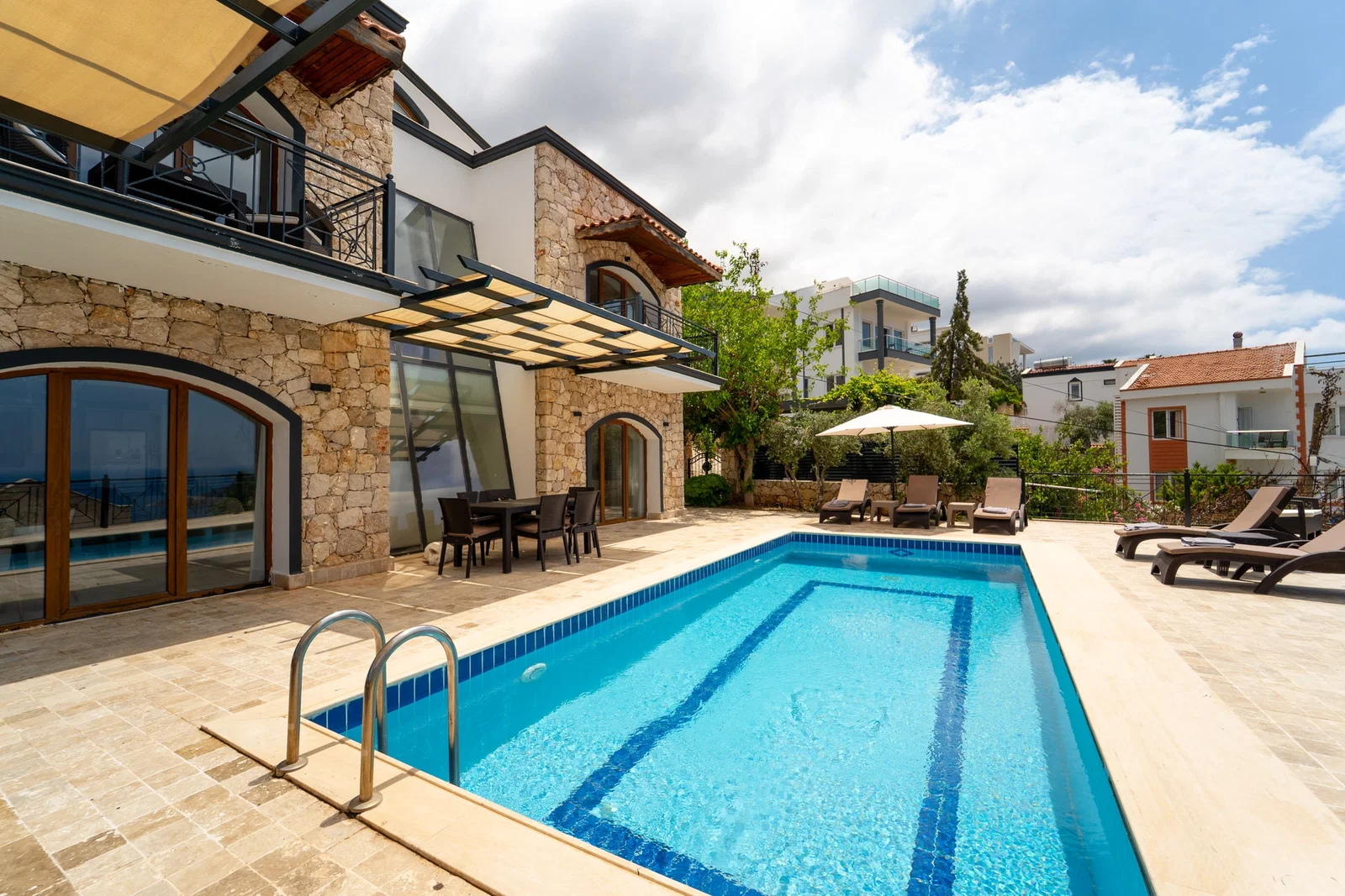 Kalkan’da Deniz Manzaralı, Özel Havuzlu, 4 Yatak Odalı, Kiralık Villa
