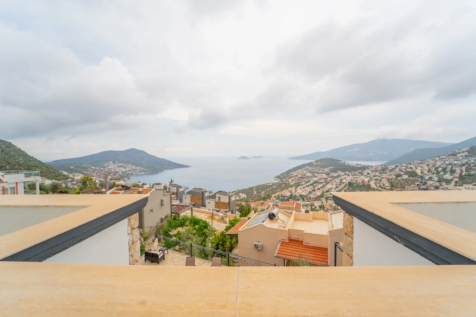 Kalkan’da Deniz Manzaralı, Özel Havuzlu, 4 Yatak Odalı, Kiralık Villa