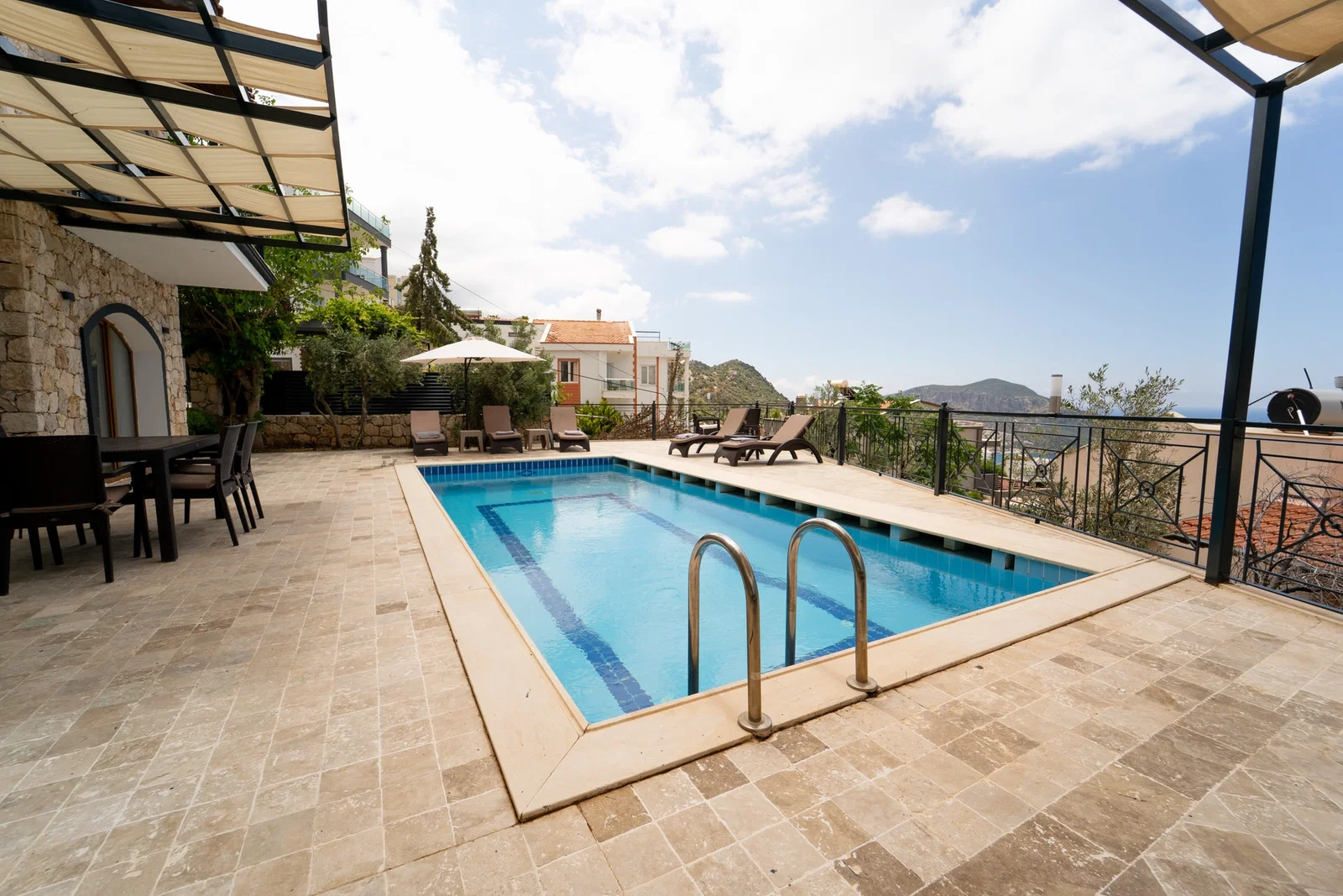 Kalkan’da Deniz Manzaralı, Özel Havuzlu, 4 Yatak Odalı, Kiralık Villa