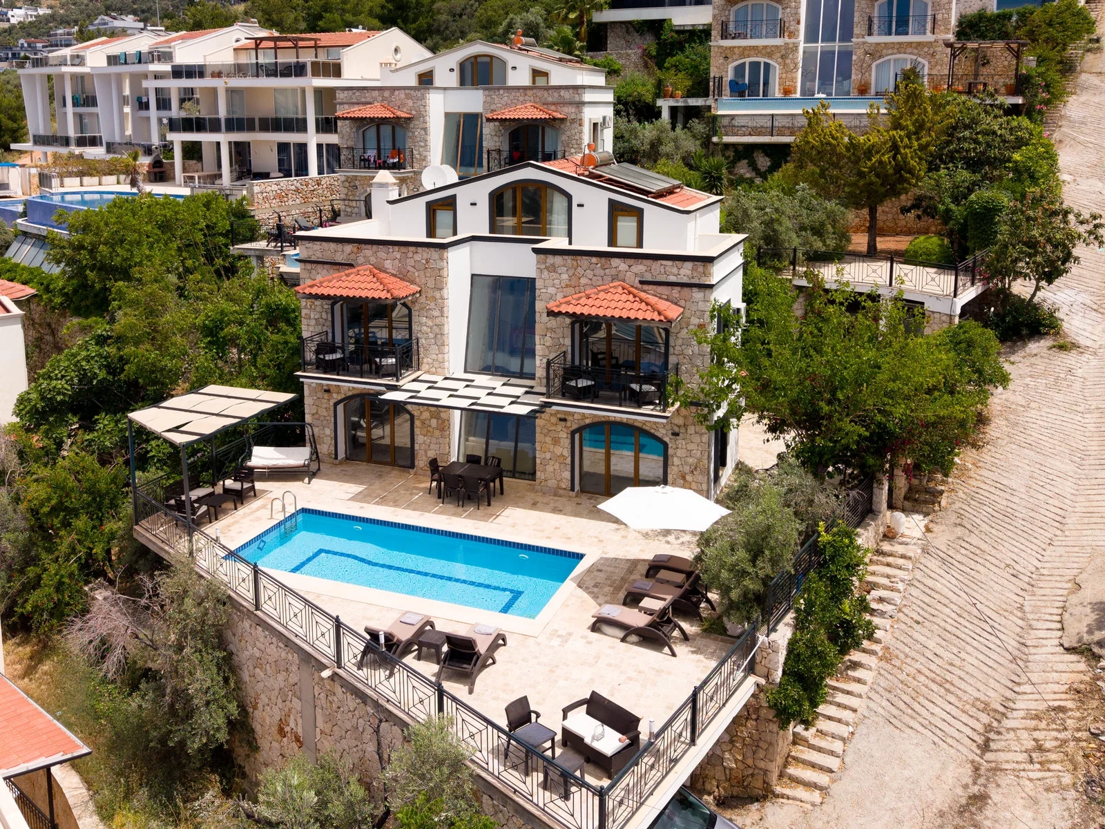 Kalkan’da Deniz Manzaralı, Özel Havuzlu, 4 Yatak Odalı, Kiralık Villa