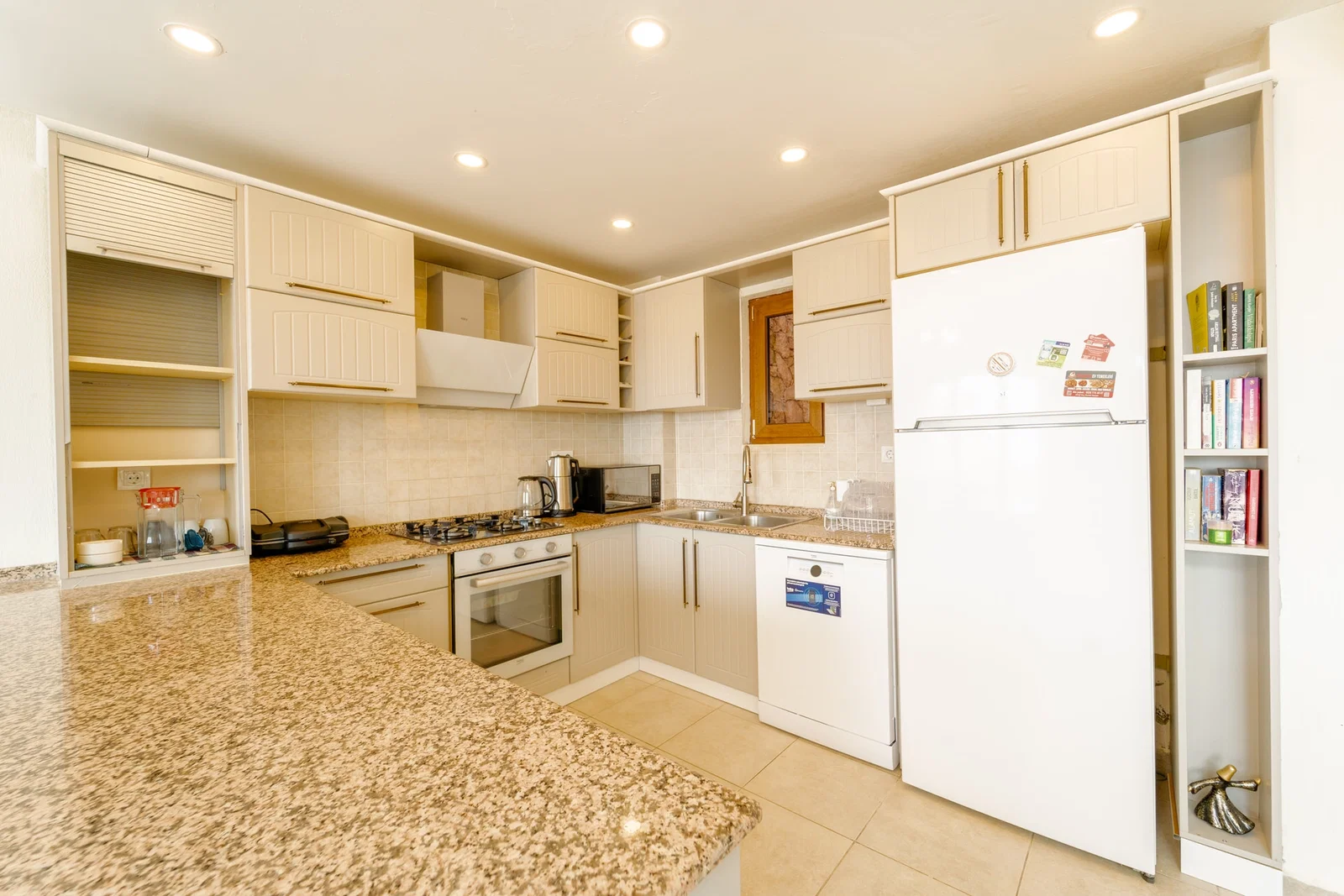 Kalkan’da Deniz Manzaralı, Özel Havuzlu, 4 Yatak Odalı, Kiralık Villa