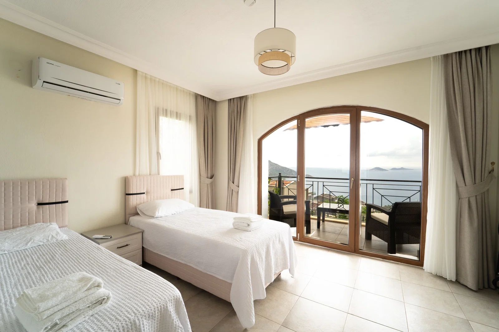Kalkan’da Deniz Manzaralı, Özel Havuzlu, 4 Yatak Odalı, Kiralık Villa