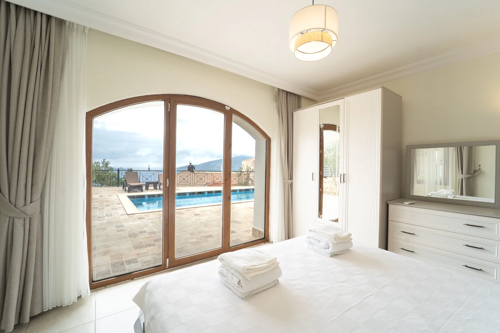 Kalkan’da Deniz Manzaralı, Özel Havuzlu, 4 Yatak Odalı, Kiralık Villa