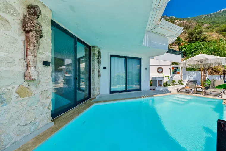 Kalkan’da Balayına Uygun, Korunaklı Havuzlu, 1 Yatak Odalı Villa