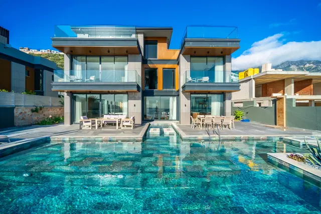 Kalkan’da Merkeze Yakın, Özel Havuzlu, 5 Yatak Odalı, Lüks Villa