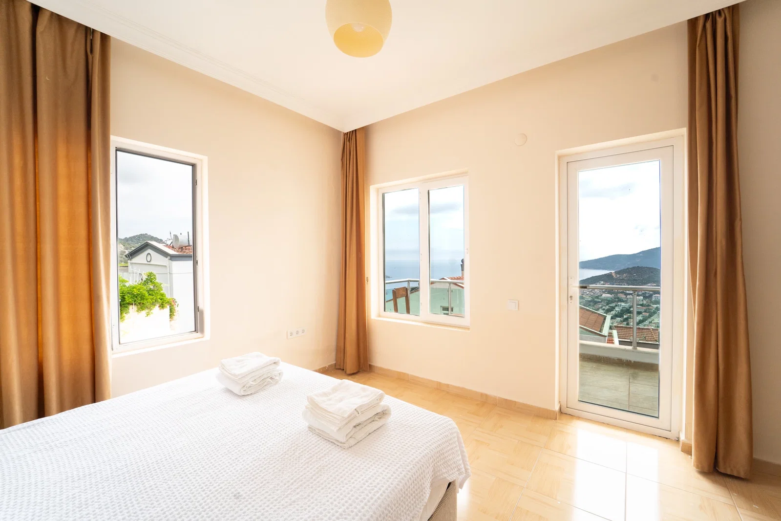 Kalkan’da Merkeze Yakın, Özel Havuzlu, 12 Kişilik, Ekonomik Villa