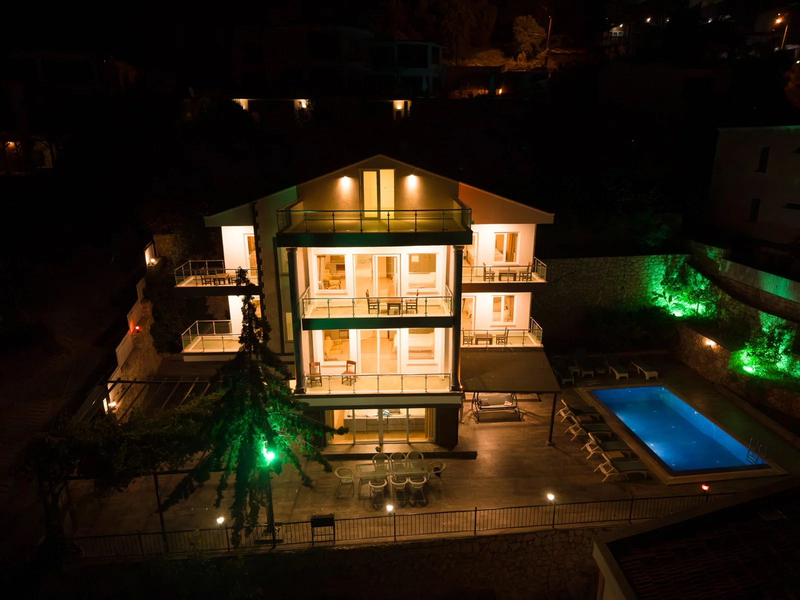 Kalkan’da Merkeze Yakın, Özel Havuzlu, 12 Kişilik, Ekonomik Villa