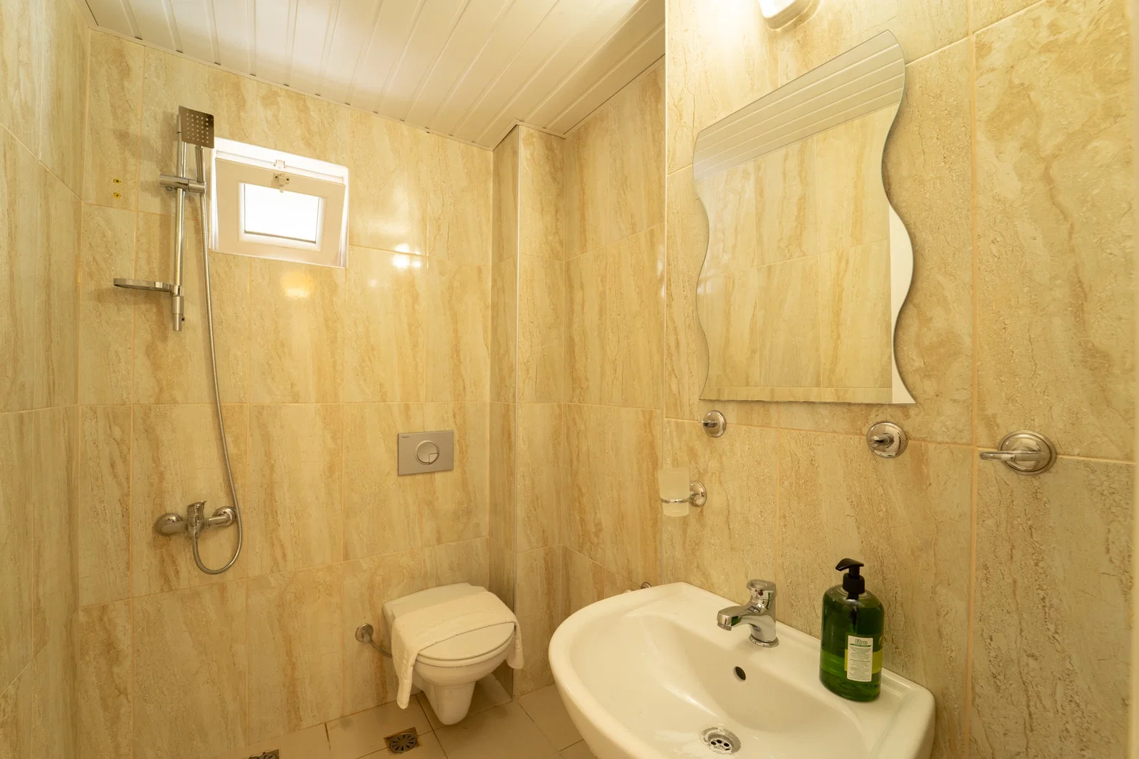 Kalkan’da Merkeze Yakın, Özel Havuzlu, 12 Kişilik, Ekonomik Villa