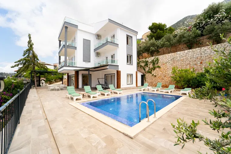 Kalkan’da Merkeze Yakın, Özel Havuzlu, 12 Kişilik, Ekonomik Villa
