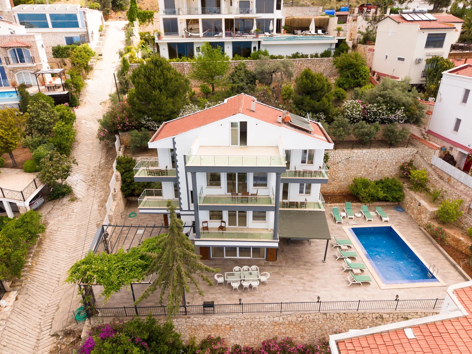 Kalkan’da Merkeze Yakın, Özel Havuzlu, 12 Kişilik, Ekonomik Villa