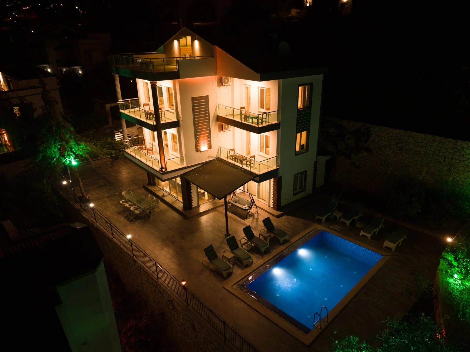 Kalkan’da Merkeze Yakın, Özel Havuzlu, 12 Kişilik, Ekonomik Villa