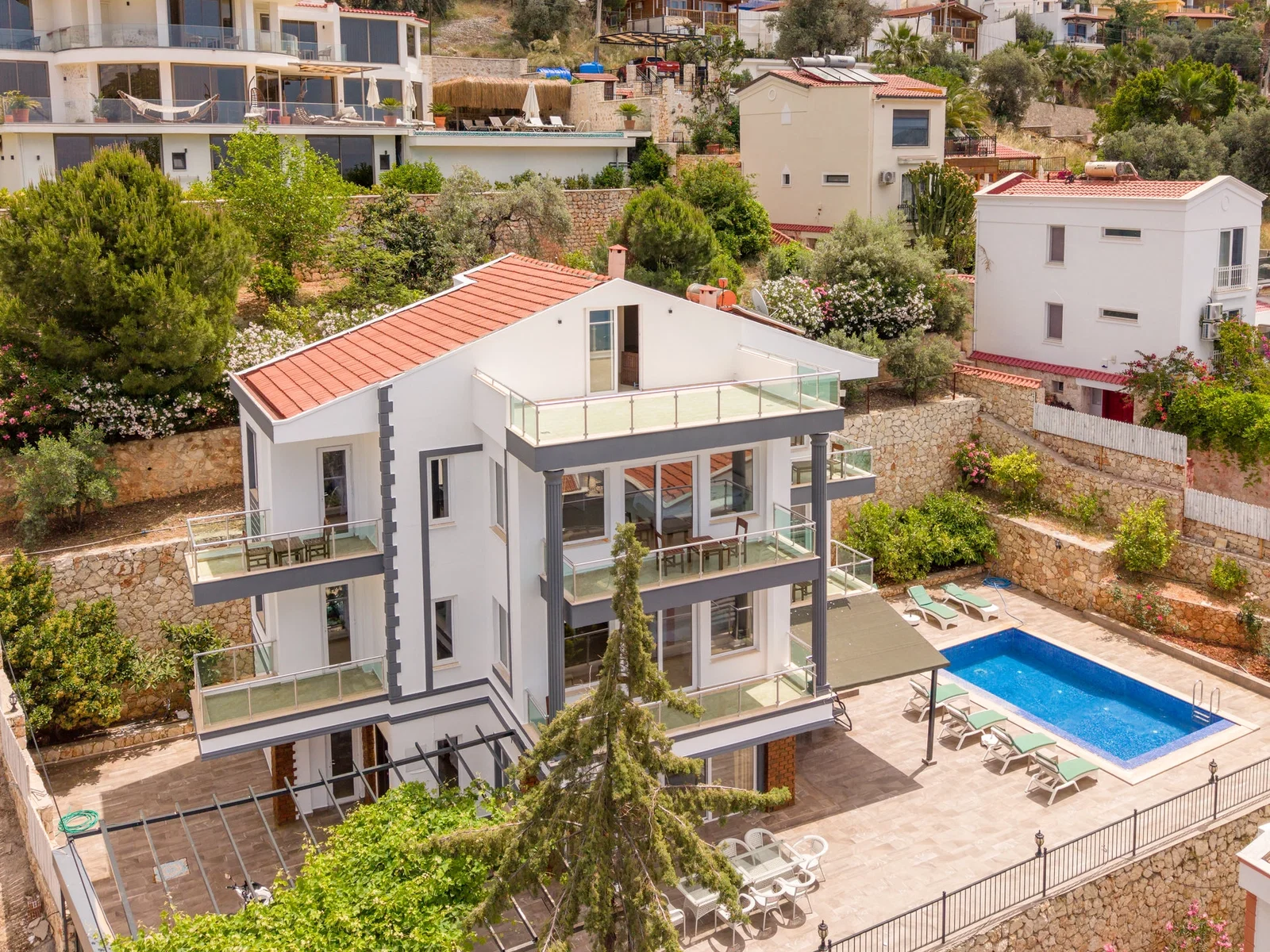 Kalkan’da Merkeze Yakın, Özel Havuzlu, 12 Kişilik, Ekonomik Villa