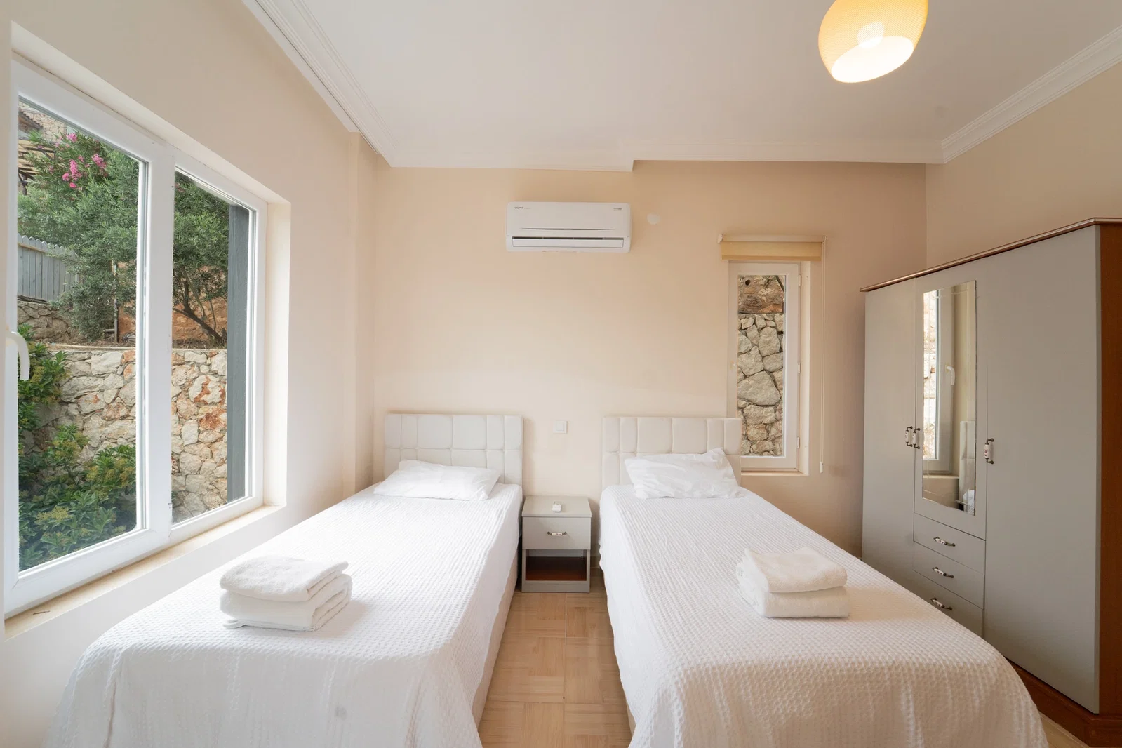 Kalkan’da Merkeze Yakın, Özel Havuzlu, 12 Kişilik, Ekonomik Villa